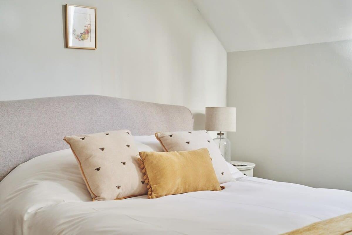 Large Stylish Luxury Cotswold Cottage - Ideal For Families, W/ Ev Charging 安多弗斯福德 外观 照片