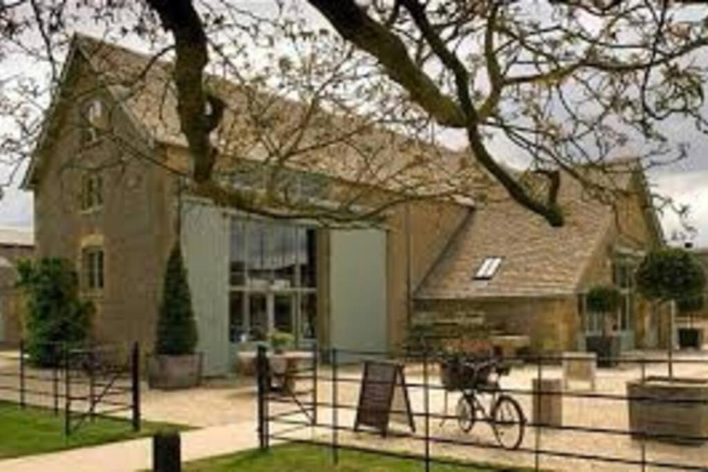 Large Stylish Luxury Cotswold Cottage - Ideal For Families, W/ Ev Charging 安多弗斯福德 外观 照片