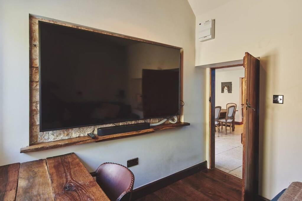 Large Stylish Luxury Cotswold Cottage - Ideal For Families, W/ Ev Charging 安多弗斯福德 外观 照片